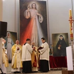 Płock. Niedziela Miłosierdzia w sanktuarium cz. I