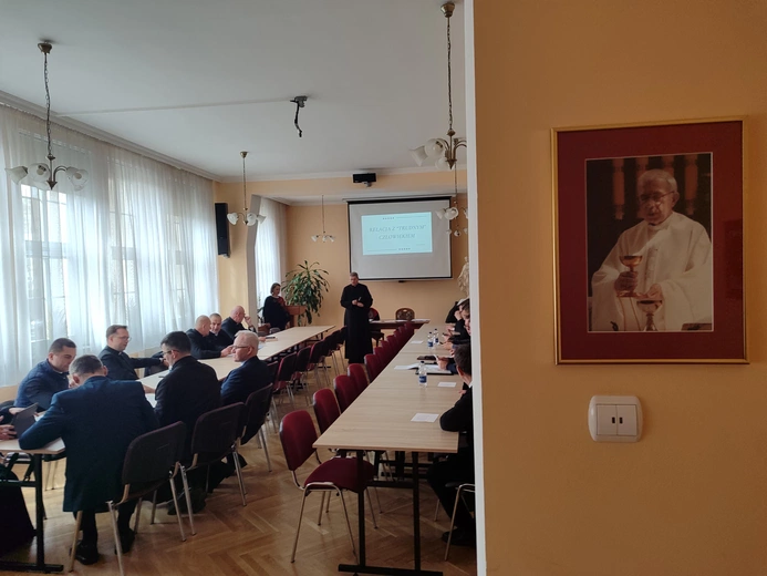 Jak tworzyć relacje z wiernymi?