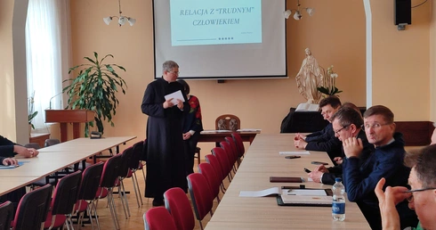 Jak tworzyć relacje z wiernymi?