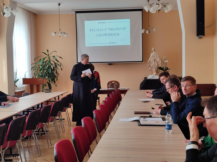 Jak tworzyć relacje z wiernymi?