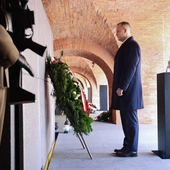 Prezydent w Muzeum Katyńskim: Katyń to symbol zbrodni i kłamstwa