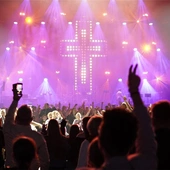 Koncert uwielbienia "On Mocą" zgromadził tłumy