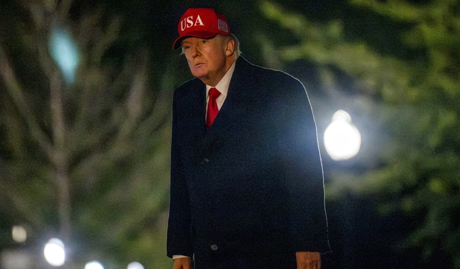 „Pijany król i trzeźwy pasterz”: świat potępia niedopuszczalne słowa Trumpa o papieżu Leonie XIV