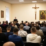 Tarnów. Rozpoczęcie kursu na nadzwyczajnych szafarzy Komunii św.