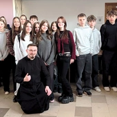 Na spotkanie licznie przybyła młodzież z Bartoszyc. – To dla nas czas spotkania z Bogiem i przyjaciółmi z różnych wspólnot  – podkreślają młodzi.