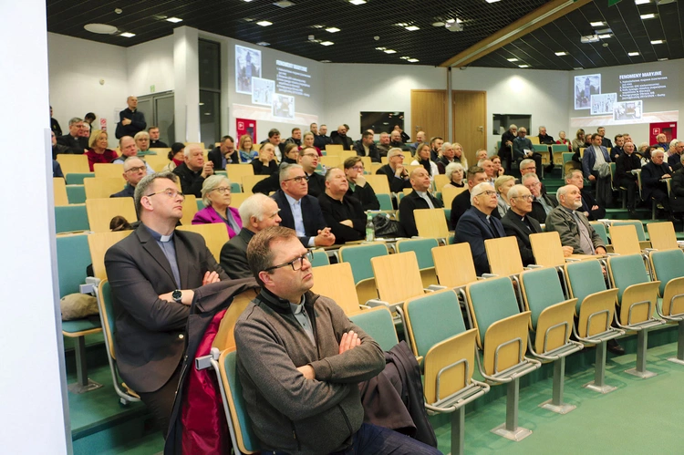 W obu miejscach udział w spotkaniach wzięli księża i świeccy z całej diecezji.