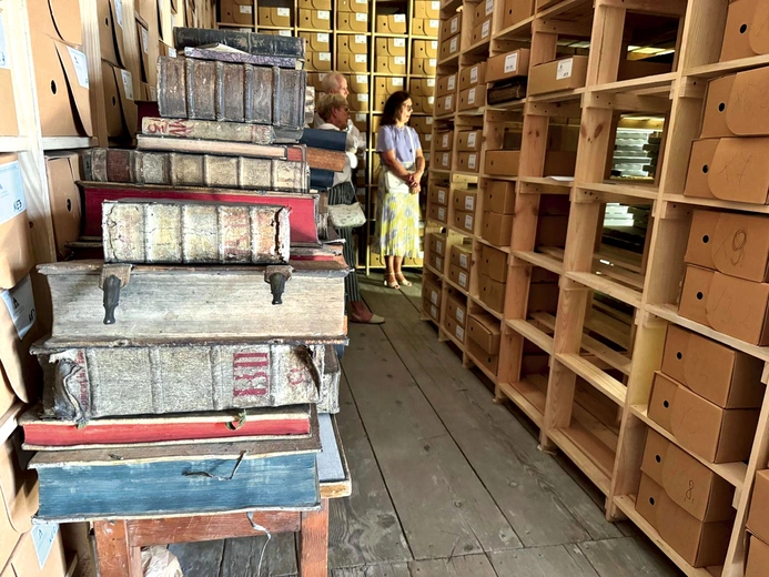 Przed naukowcami  do zbadania jeszcze około  160 metrów bieżących archiwaliów.