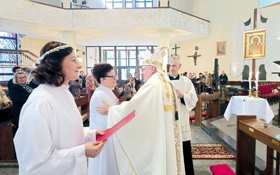 Aldona Przybyła (z lewej) i Bożena Seemann tuż po zakończonej uroczystości. 