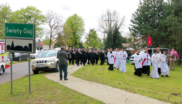 Uroczystości wieńczy wspólna Eucharystia przy ołtarzu polowym. 