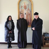 W Starym Opactwie (od lewej): Anna Szadkowska OV, o. prof. Marian Zawada i ks. Kazimierz Bartosik, duszpasterz dziewic konsekrowanych w diecezji gliwickiej.