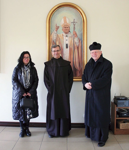 W Starym Opactwie (od lewej): Anna Szadkowska OV, o. prof. Marian Zawada i ks. Kazimierz Bartosik, duszpasterz dziewic konsekrowanych w diecezji gliwickiej.