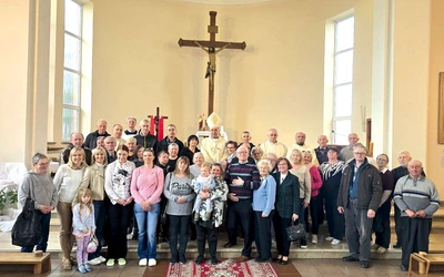 Wspólnoty Arka i Barka  w Skierniewicach,  które na co dzień pomagają potrzebującym, podczas pielgrzymki do Łowicza  i Domaniewic podejmowały refleksję nad miłosierdziem Bożym.
