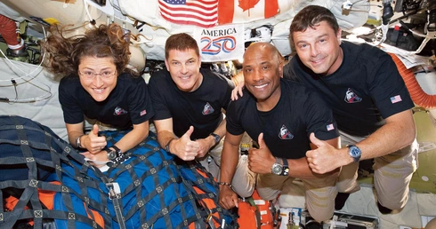 Kosmiczne spojrzenie na wiarę. Ewangeliczny przekaz pilota misji Artemis II nie jest wyjątkiem w historii kosmicznych wypraw