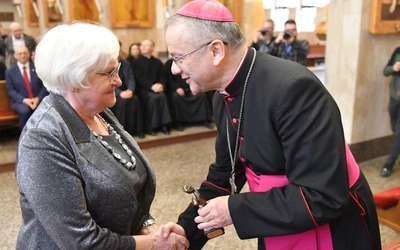 Statuetki dla ludzi o wielkich sercach, czyli 25. edycja nagrody "Człowiek Człowiekowi"