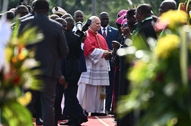 "W Nim jesteśmy jedno". Papież Leon XIV rozpoczyna wizytę w Kamerunie