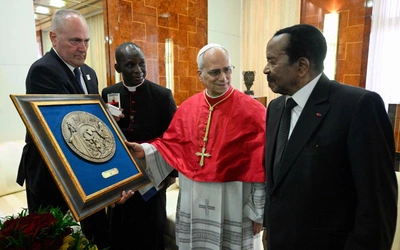"Pokój nie jest hasłem". Papież w Kamerunie o odpowiedzialności władzy i dramacie przemocy