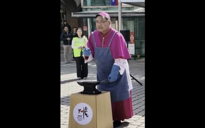 ŚDM Seul 2027: „Krzyż Pokoju” powstaje z drutu kolczastego ze Strefy Zdemilitaryzowanej, oddzielającej Koreę Północną od Południowej