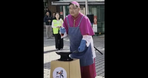 ŚDM Seul 2027: „Krzyż Pokoju” powstaje z drutu kolczastego ze Strefy Zdemilitaryzowanej, oddzielającej Koreę Północną od Południowej