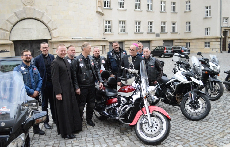 Archidiecezja katowicka. Motocykliści z wiarą u abp. Andrzeja Przybylskiego [ZDJĘCIA]