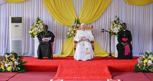 „Jesteście osobami realnymi!” – Leon XIV o wyzwaniach sztucznej inteligencji i misji młodych w Afryce