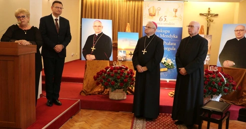 Wspólne świętowanie 65. urodzin bp. Marka Mendyka i ks. prał. Marka Korgula
