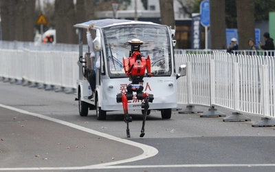 Robot humanoidalny pokonał ludzi w pekińskim półmaratonie