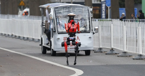 Robot humanoidalny pokonał ludzi w pekińskim półmaratonie