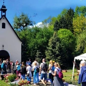 Dwanaście kilometrów do zawierzenia 