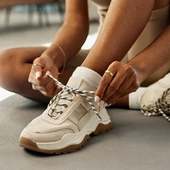 Koniec z niewygodnymi butami! Dlaczego sneakersy damskie to najlepsza inwestycja?