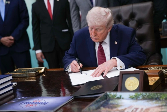 Trump: spodziewam się, że będę bombardował Iran 