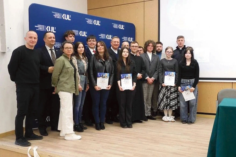 Młodzi przyznają,  że znajomość Pisma Świętego pozwala patrzeć na życie z perspektywy wiary.