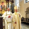  Krzysztof Kwiecień przyjął święcenia  z rąk bp. Sławomira Odera 19 kwietnia w parafii Podwyższenia Krzyża Świętego w Gliwicach. Ma 48 lat, prawie od 20 lat jest w związku małżeńskim. Ma trzech synów, w wieku 17, 14 i 9 lat. Jest prawnikiem prowadzącym własną  kancelarię prawną.