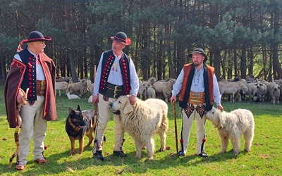 Bacowanie jest żywą opowieścią o ludziach, którzy od pokoleń żyją w rytmie gór, strzegąc ich krajobrazu i kulturowej pamięci.
