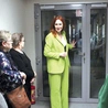 Katarzyna Weklicz, wicedyrektorka MOPS,  14 kwietnia oprowadzała po centrum pierwszych gości.