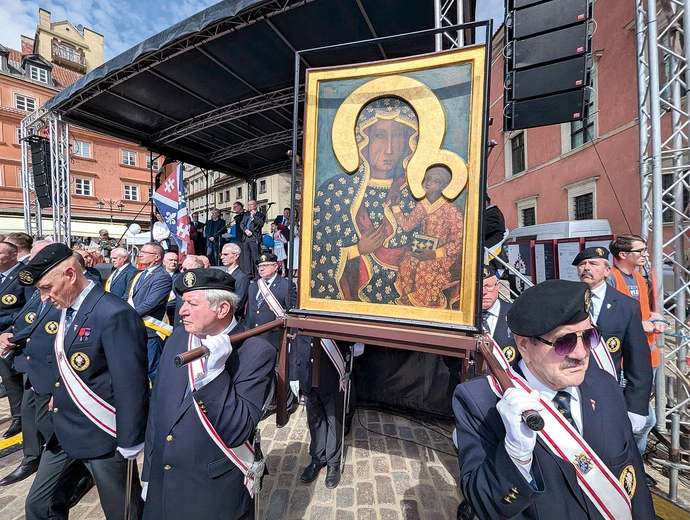 Rycerze Kolumba nieśli ikonę Matki Bożej Częstochowskiej, od 14 lat wędrującą przez świat w obronie cywilizacji życia i miłości.