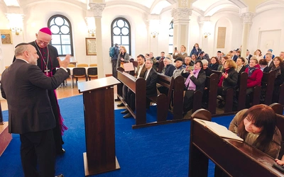 Spotkanie w warszawskiej Synagodze im. Małżonków Nożyków zorganizowano 13 kwietnia dla upamiętnienia 40. rocznicy historycznej wizyty papieża Jana Pawła II w Wielkiej Synagodze w Rzymie.