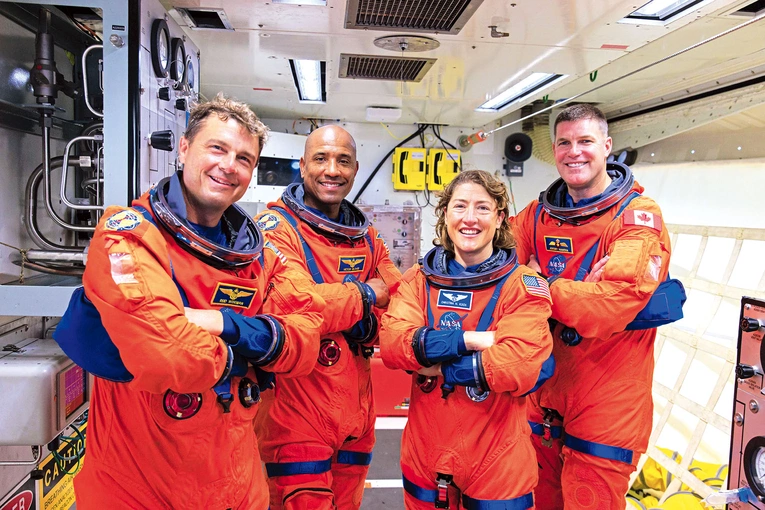 Załoga Artemis II: dowódca Reid Wiseman, pilot Victor Glover oraz dwoje specjalistów misji – Christina Koch i kanadyjski astronauta Jeremy Hansen