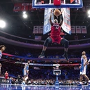 Bam Adebayo z Miami Heat w akcji nad koszem rywala