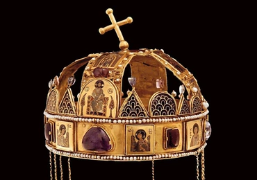 Korona królów. Przez wieki koronacje były obrzędem i aktem głęboko religijnym