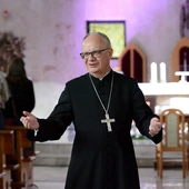 Biskup opolski prosi o gorliwą modlitwę w kościołach, domach i przy przydrożnych kapliczkach