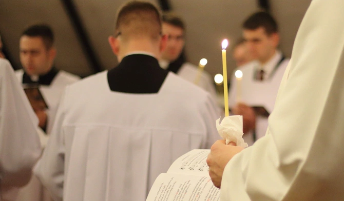 Od władzy do charyzmatu - o współczesnym rozumieniu kapłaństwa