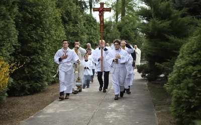 Wprowadzenie relikwii św. Jana Pawła II do parafii w Jesionce - Msza św.