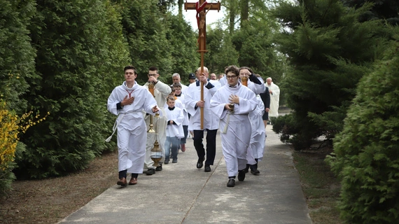 Wprowadzenie relikwii św. Jana Pawła II do parafii w Jesionce - Msza św.