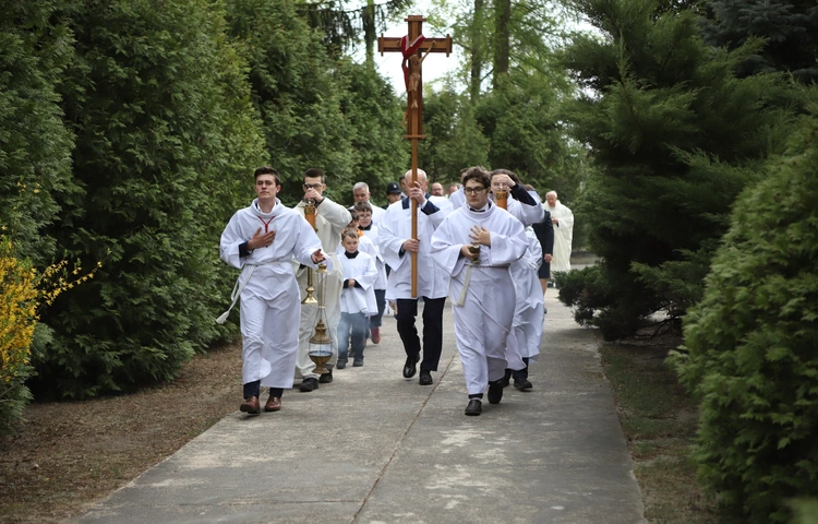 Wprowadzenie relikwii św. Jana Pawła II do parafii w Jesionce - Msza św.