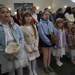 Wprowadzenie relikwii św. Jana Pawła II w Jesionce - procesja
