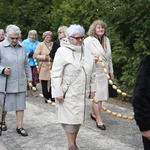 Wprowadzenie relikwii św. Jana Pawła II w Jesionce - procesja