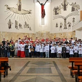 Przy ołtarzu i między sobą - spotkanie służby litrgicznej AG się na gdyńskim Obłużu