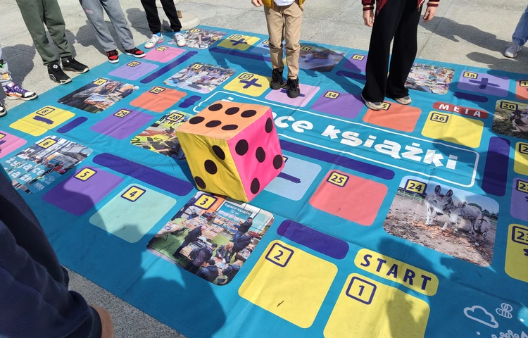 Katowice. Akcja "Dajemy książkom skrzydła"