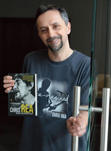Autor z niedawno wydaną książką poświęconą życiu Chrisa Rei.