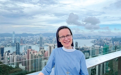 Siostra Weronika Maria Klebba, misjonarka pochodząca z archidiecezji gdańskiej, w Hongkongu, do którego zaprowadziła ją służba Jezusowi w drugim człowieku.